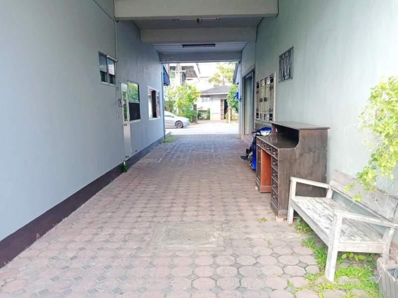 Prime Land with Buildings for Sale in Chiang Rai City - 1 Rai 400 SQM, Renovation Needed - BUILDING FOR SALE