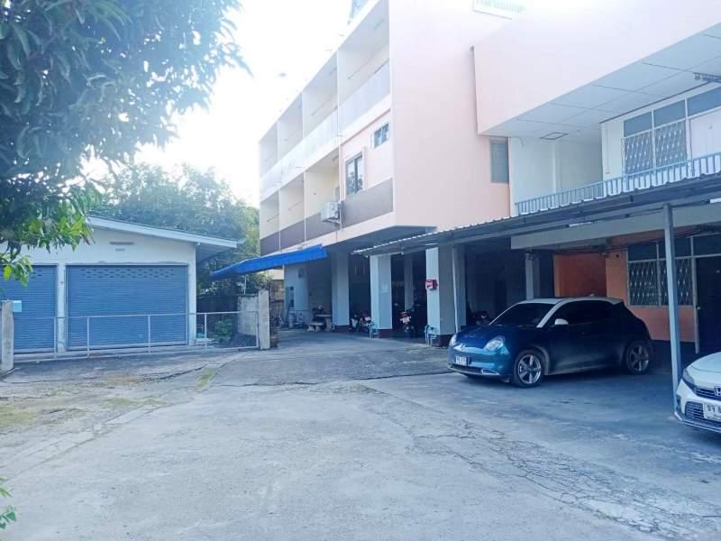 Prime Land with Buildings for Sale in Chiang Rai City - 1 Rai 400 SQM, Renovation Needed - BUILDING FOR SALE