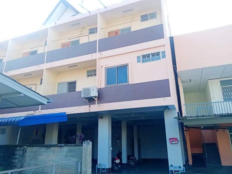 Prime Land with Buildings for Sale in Chiang Rai City - 1 Rai 400 SQM, Renovation Needed - BUILDING FOR SALE